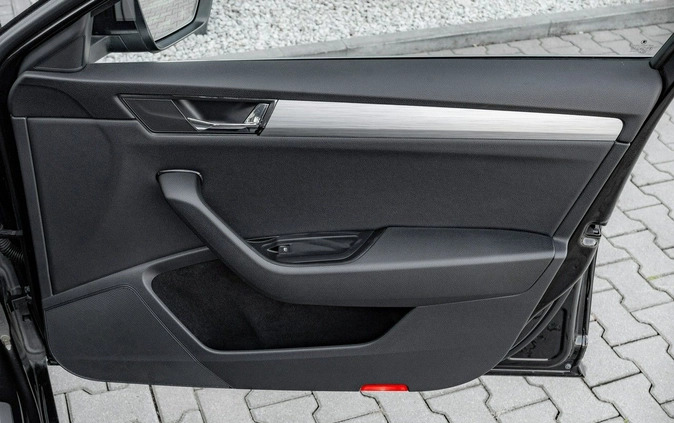 Skoda Superb cena 96850 przebieg: 115590, rok produkcji 2019 z Rudnik nad Sanem małe 704